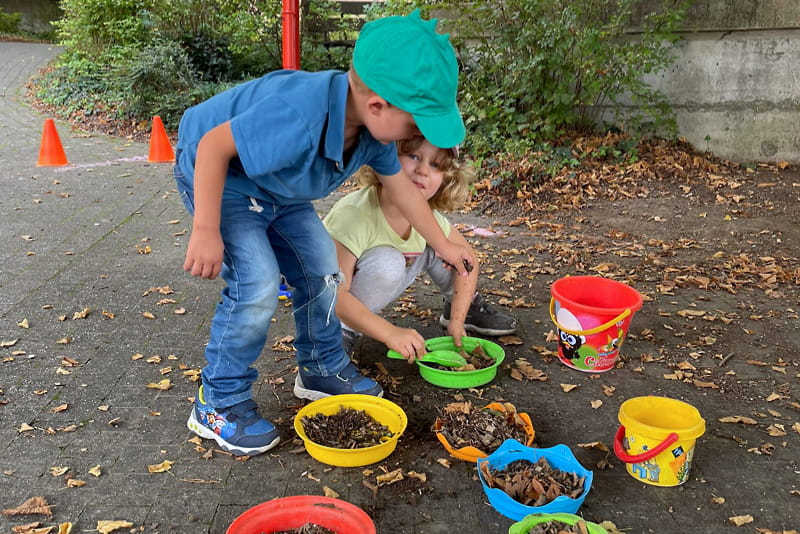 Im Garten ist immer was los Kinder im Garten
